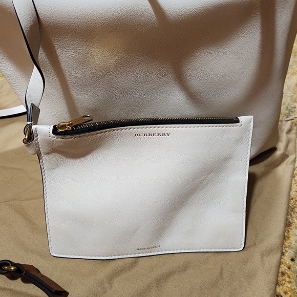 Burberry large grommet crossbody sling bag - Picture 6 of 8